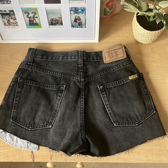 Vintage Signature Levi’s Black Denim Short Shorts | Size 30 Waist - Picture 1 of 9